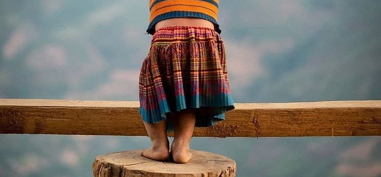 Perché non c’è niente di più bello del modo in cui tutte le volte il mare cerca di baciare la spiaggia, non importa quante volte viene mandato via. (Sarah Kay)